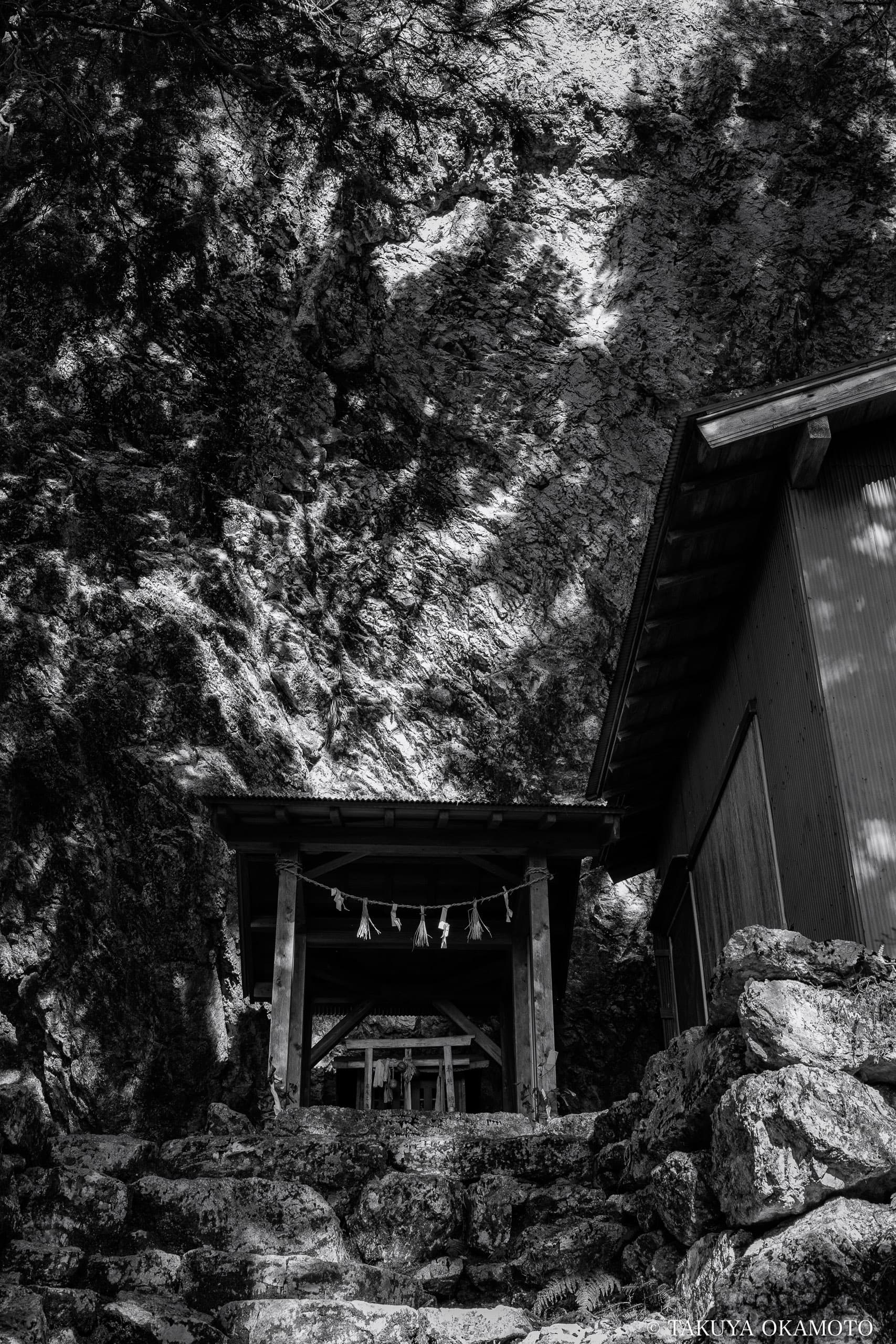 高知県高知市 工石山（妙体岩下にある工石神社）