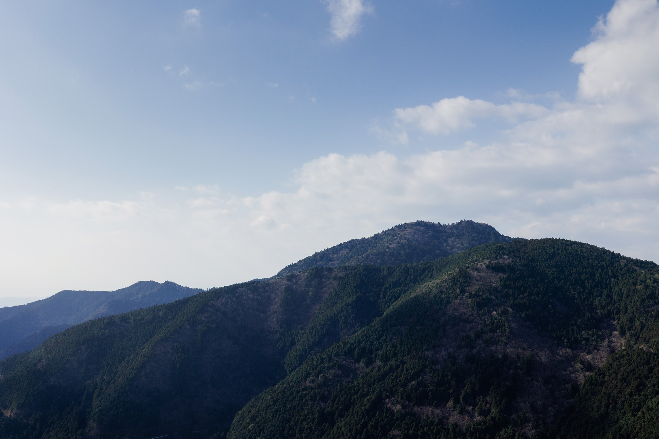 黒滝峰より見渡す工石山の全景 - 写真集「into the forest : kuishi」